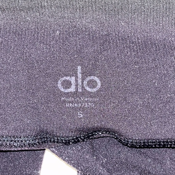 Alo Yoga Black Leggings - Picture 3 of 3
